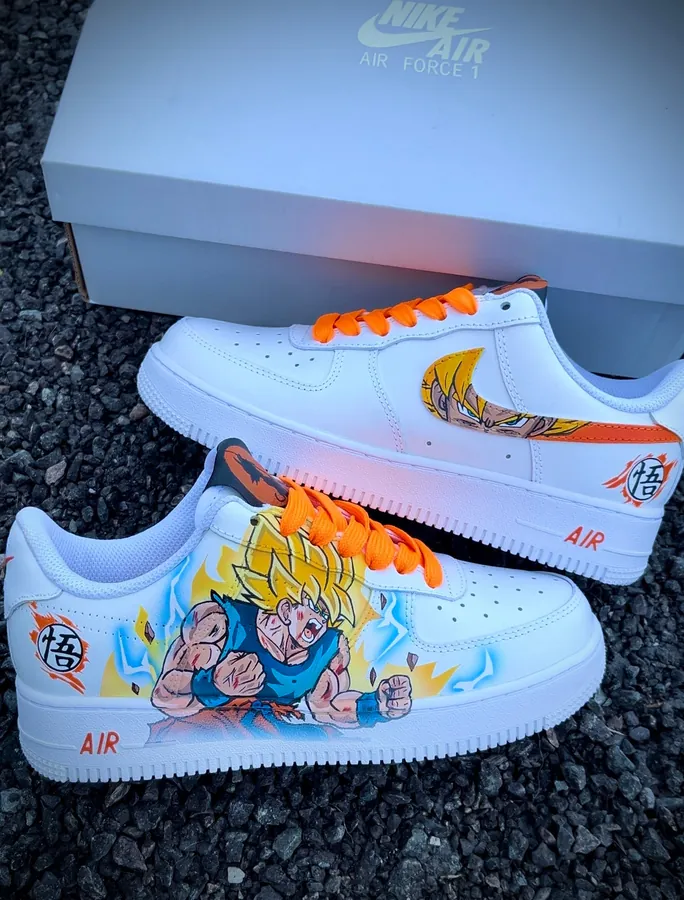 Sneakers custom Goku Super Saiyan Dragon Ball — Dragon Ball SENKYRA SAMA, vue 1
