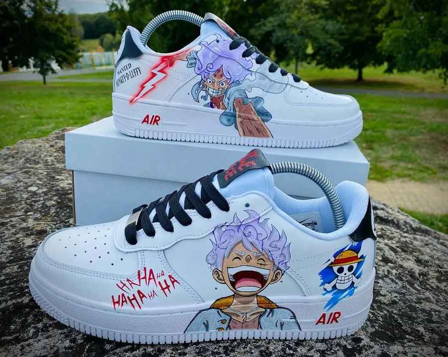 Sneakers custom Luffy One Piece — One Piece SENKYRA SAMA, vue 1
