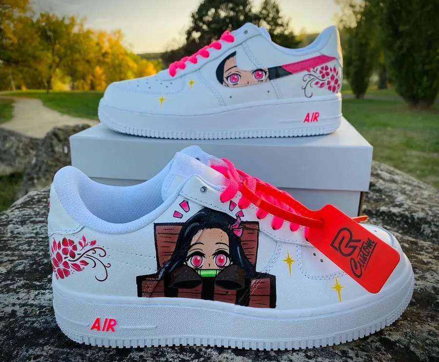 Sneakers custom Nezuko Demon Slayer — Demon Slayer SENKYRA SAMA, vue 1