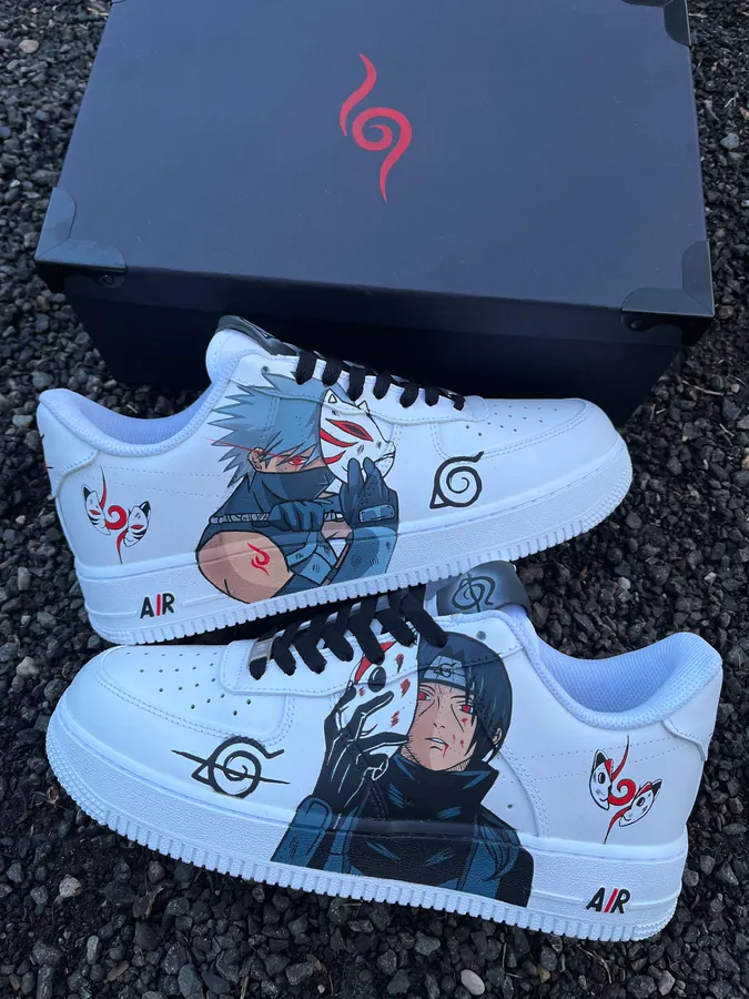 Sneakers custom Kakashi et Itachi Naruto — Naruto SENKYRA SAMA, vue 1